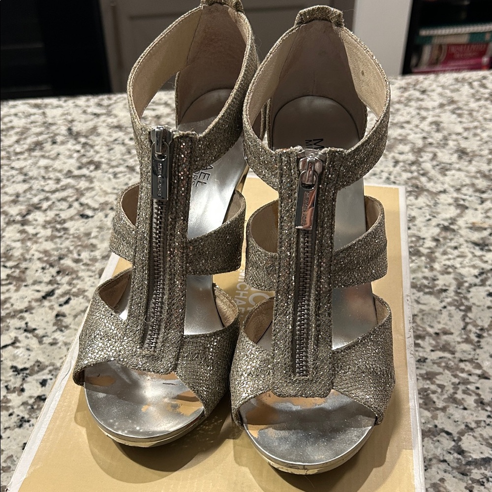 Michael Kors Silver Glitter T-Strap High Heels - Picture 2 of 7